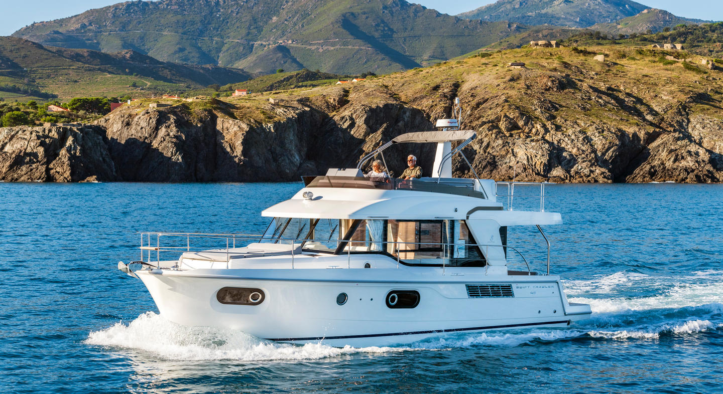 Swift_Trawler_41_Fly_Exterior_06