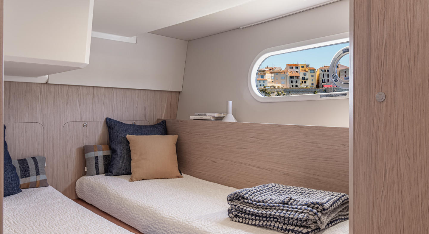 Swift_Trawler_41_Fly_Interior_18